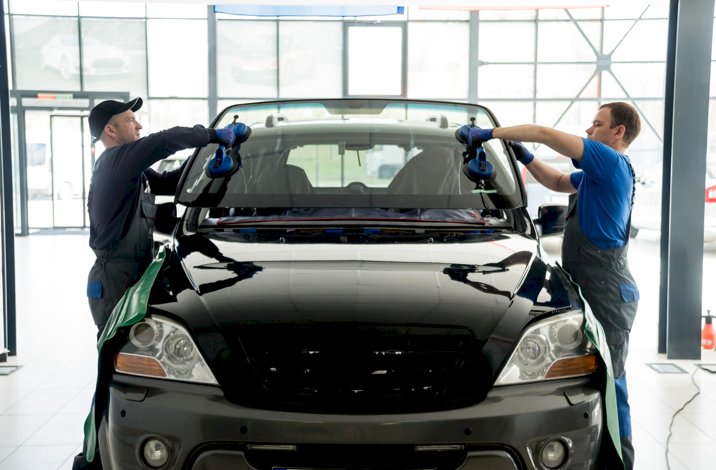 auto glass replacement